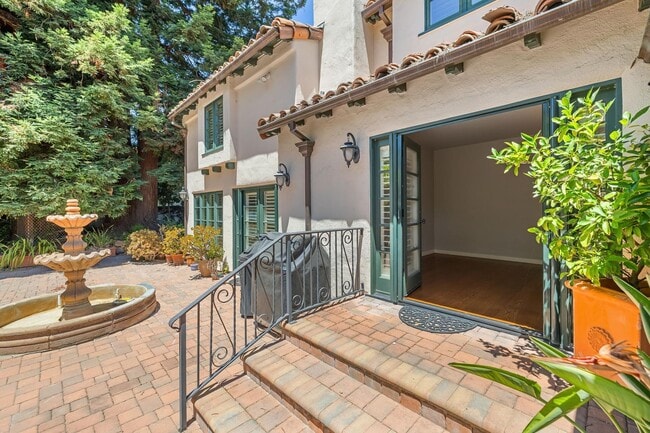 Building Photo - Mediterranean Beauty in Crescent Park – 5B...