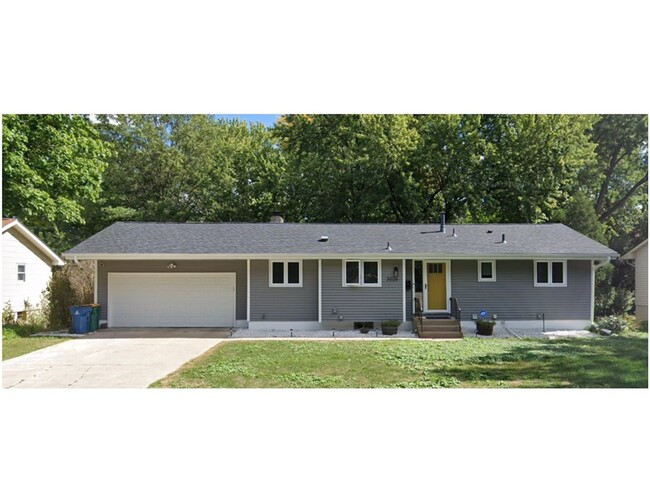 Primary Photo - Beautifully Updated 4-bedroom Rambler in C...