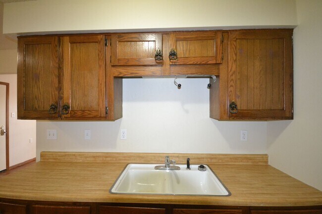 Building Photo - Warsaw Apartments