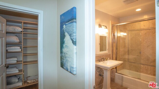 Building Photo - 2101 Ocean Ave