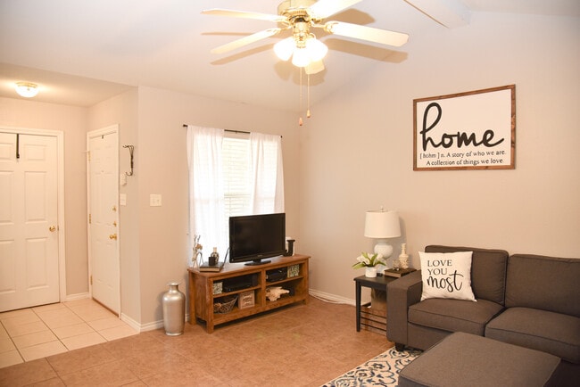 Building Photo - 3813 Oldenburg Ct