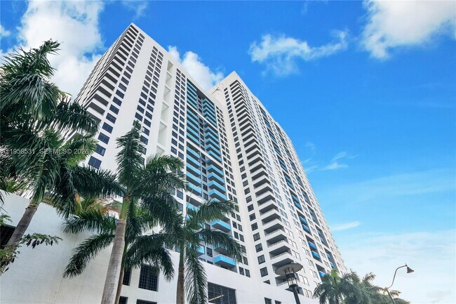 Building Photo - 1330 West Ave