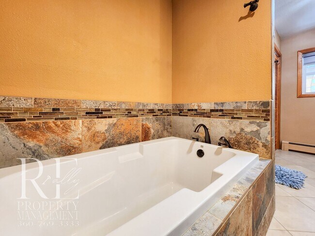 Building Photo - 2113 Brashem Ave