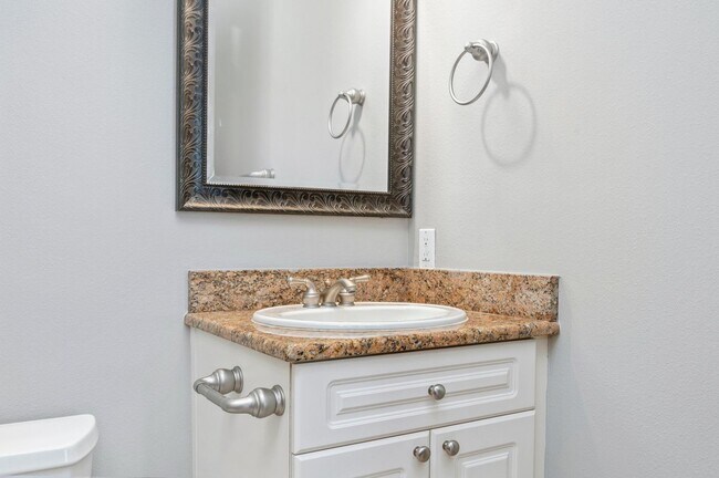 Building Photo - Gorgeous Regatta Bay 3 Bedroom Townhouse!