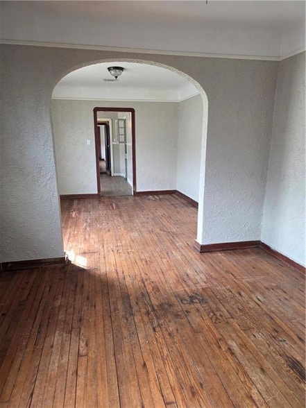 Building Photo - 2520 Leonidas St