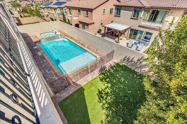 Building Photo - Fabulous Home with NexGen Sutie!