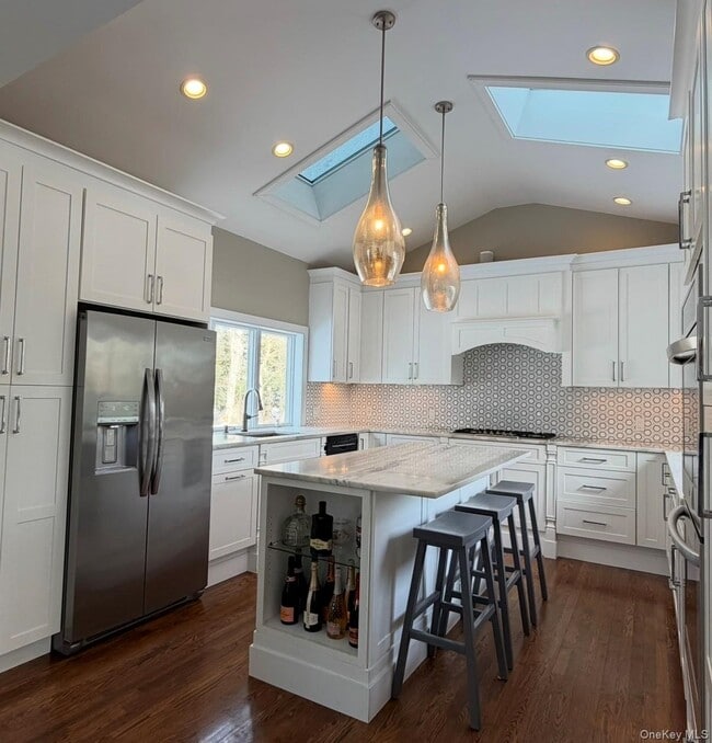 Building Photo - 10 Skyes Neck Ct