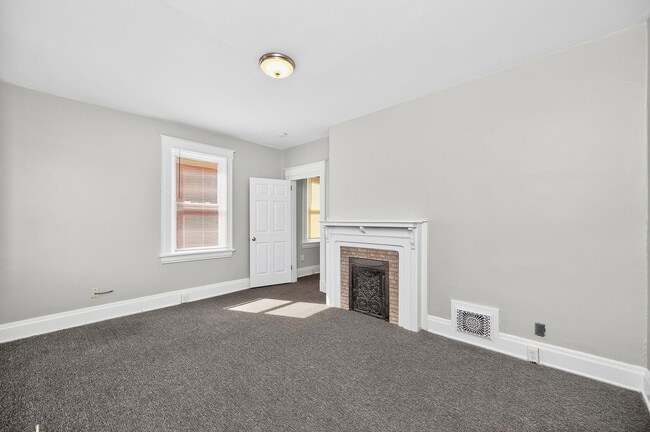 Building Photo - 2359 Stratford Ave