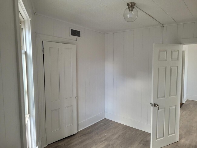 Building Photo - 366 North St