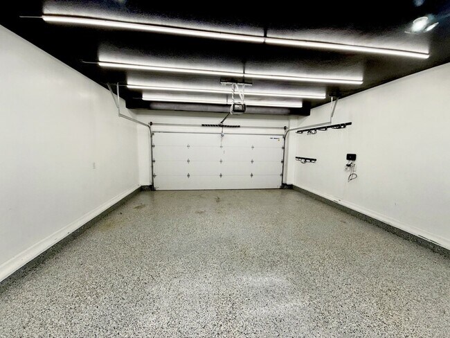 Building Photo - 451 Kinslow Ct