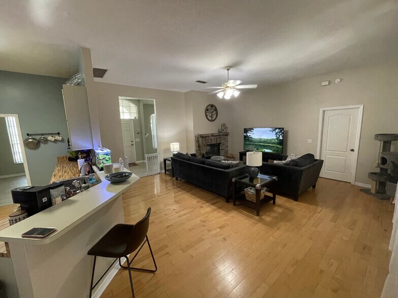 Building Photo - 6746 NW 37th Ter