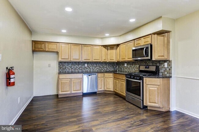 Building Photo - 215 Keats Dr