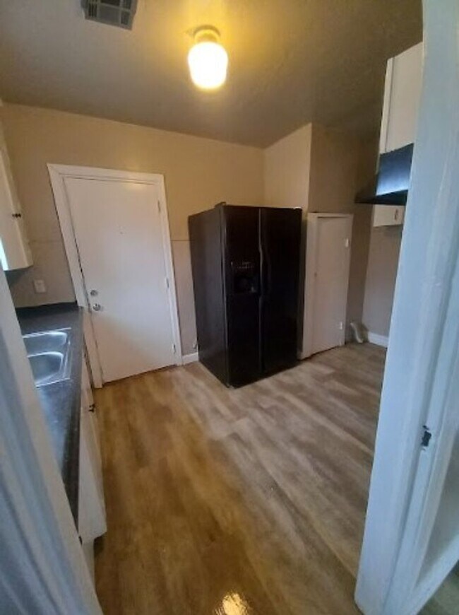 Building Photo - Cute 2 Bedroom Home!