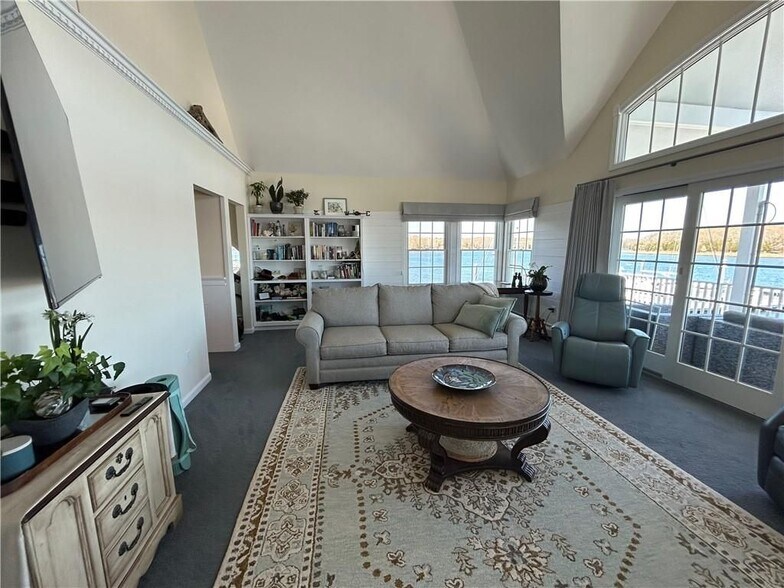 Building Photo - 67 Esmond Ave