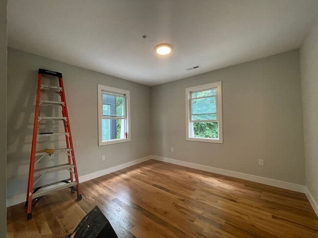 Building Photo - No Brokers Fee, Central Heat/AC, In Unit Washer and Dryer,  High-End Kitchen Appliances