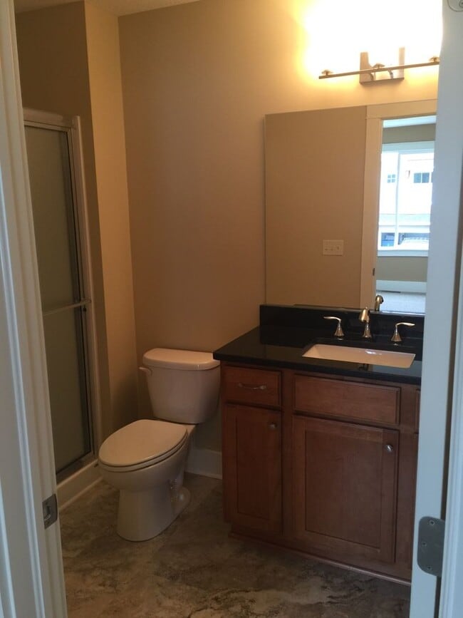 Building Photo - 3 bedroom 2 1/2 bath house for rent