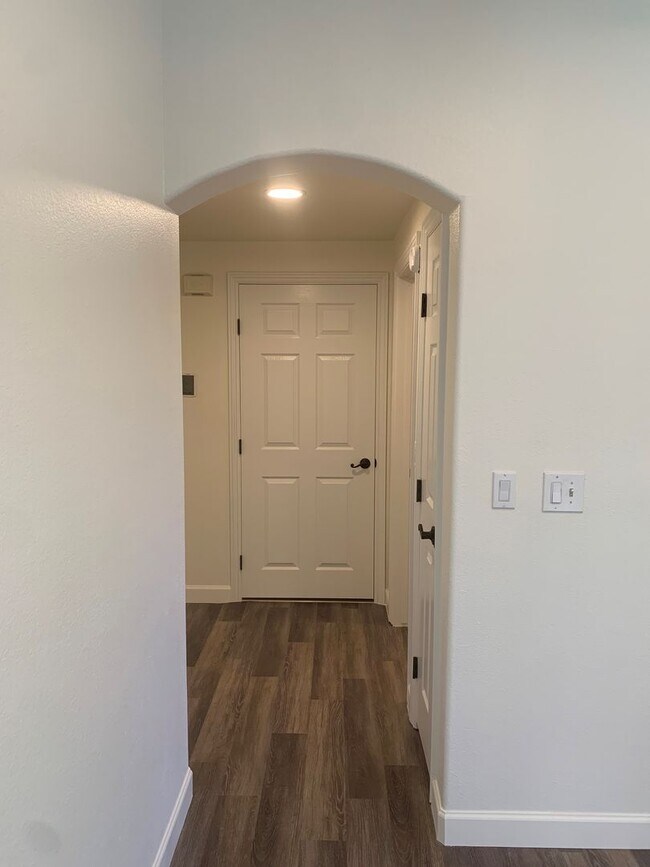 Building Photo - GATED, PRIVATE SUMMERLIN RETREAT!!
