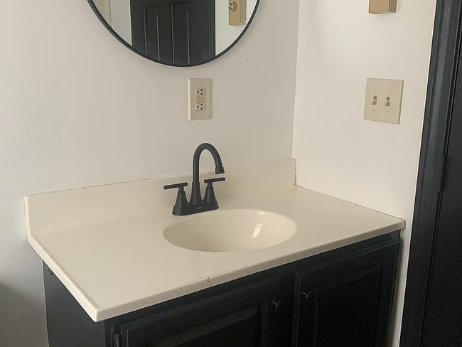 Building Photo - 5 Leonard Ave