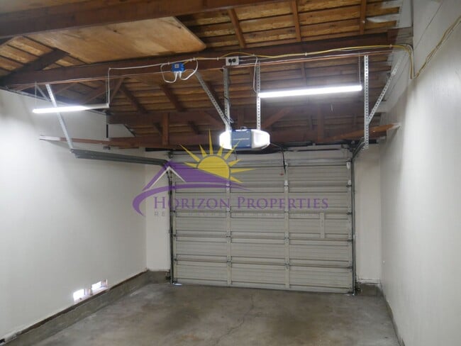 Building Photo - 7296 Farm Dale Wy