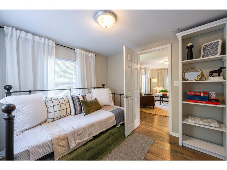 Building Photo - 145 Griffeth St