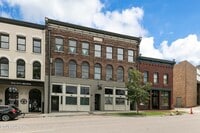 Building Photo - 106 W Summit Hill Dr SW