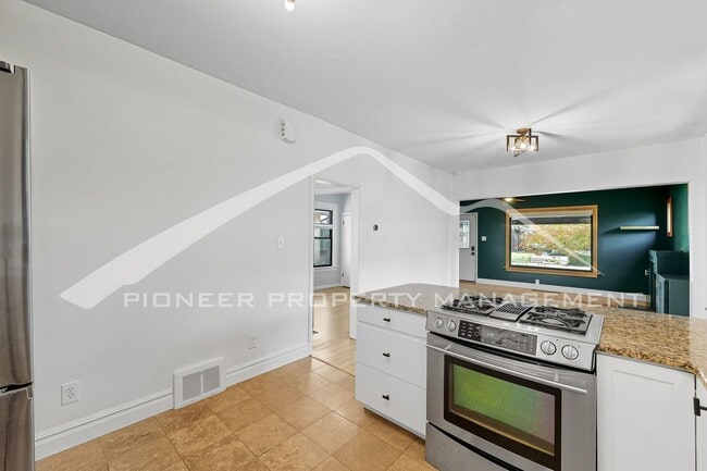 Building Photo - Charming Home with Central AC and Fenced Yard