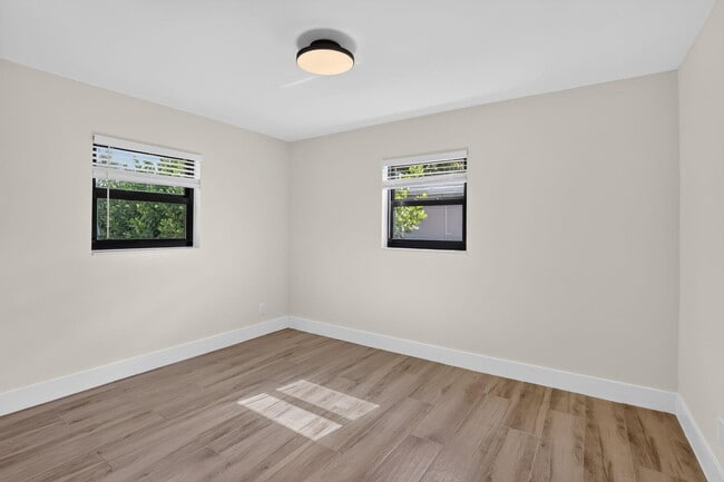 Building Photo - 4329 SW 49th Ct