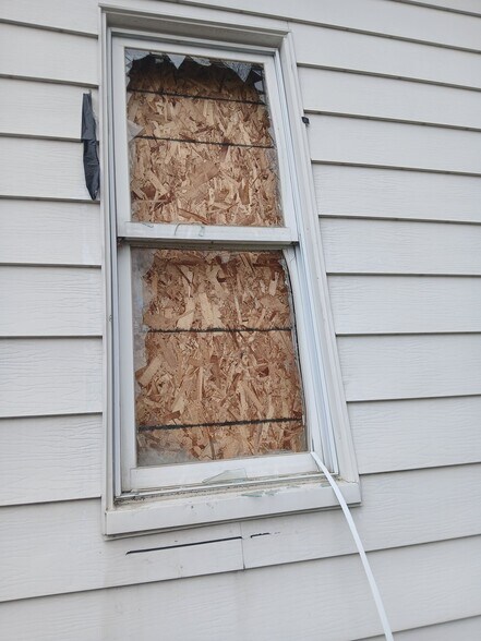 Building Photo - 912 Waldman Ave