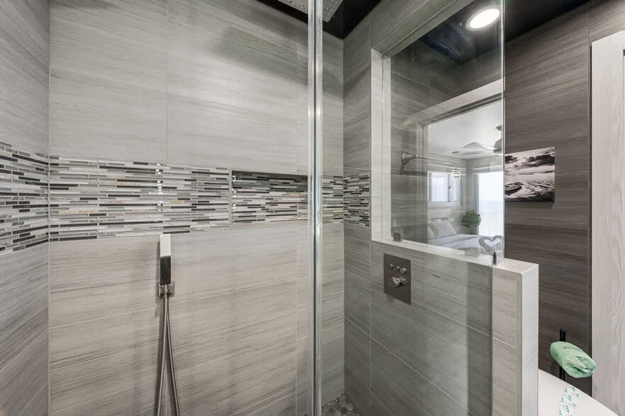 Building Photo - 8743 Thomas Dr