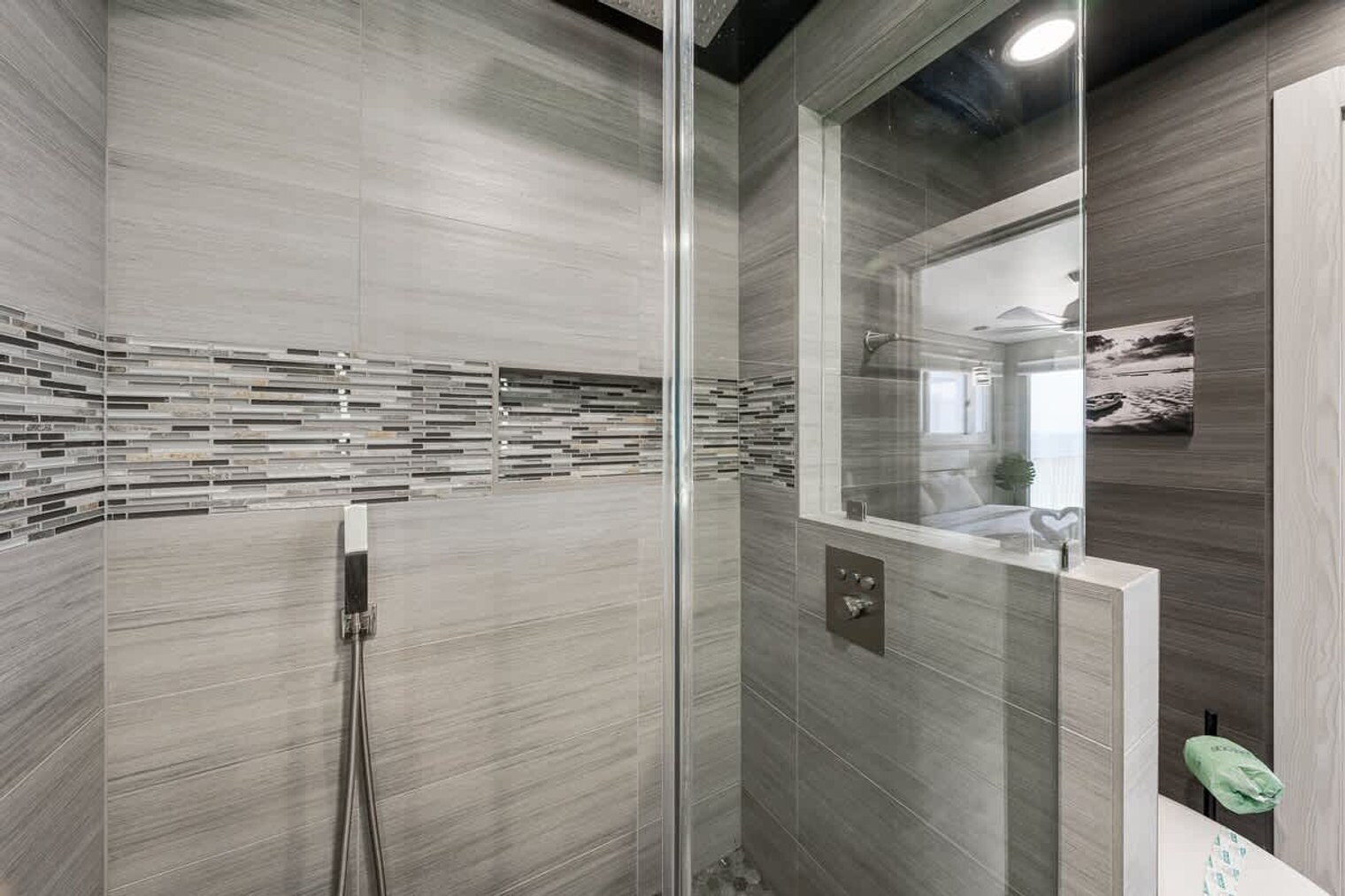 Building Photo - 8743 Thomas Dr