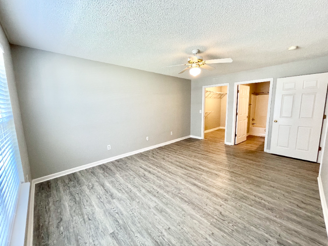 Building Photo - 1730 Oakdale Terrace Blvd