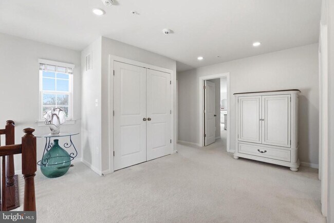 Building Photo - 6702 Savannah Dr