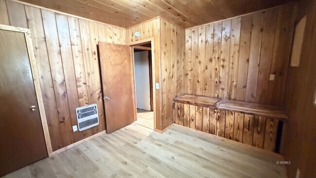 Building Photo - 53510 Country Club Dr