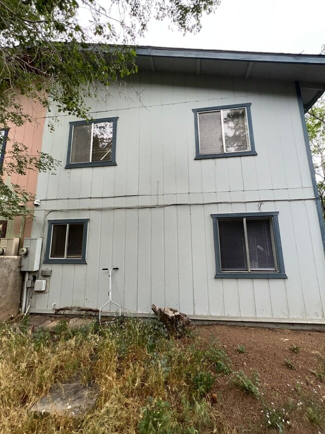 Building Photo - Christmas Tree - 3 Bedrooms/1.5 Baths $2,450!