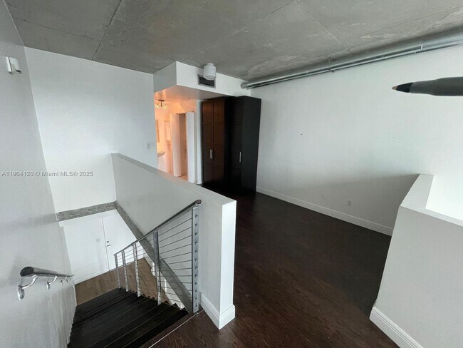 Building Photo - 690 SW 1st Ct