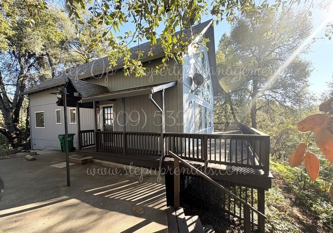 Building Photo - Spacious 3-Bedroom, 2-Bath Home with Garage and Private Deck in Sonora