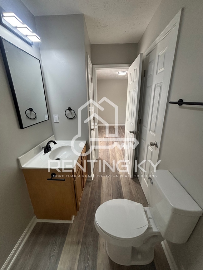 Building Photo - Newly Renovated 3-Bed, 1.5-Bath Townhome with Garage!