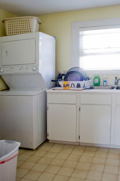Garage Kitchen - 57 Elmwood Pl