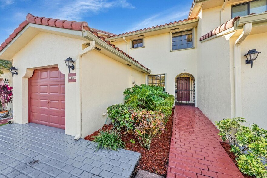 Primary Photo - 9620 Alcazar Ln