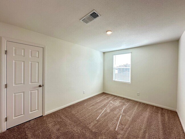 Building Photo - Saguaro North