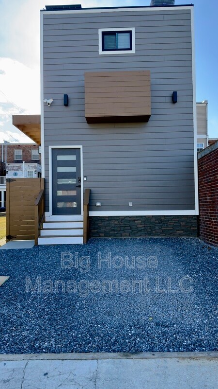 Building Photo - 247 Farragut St NW