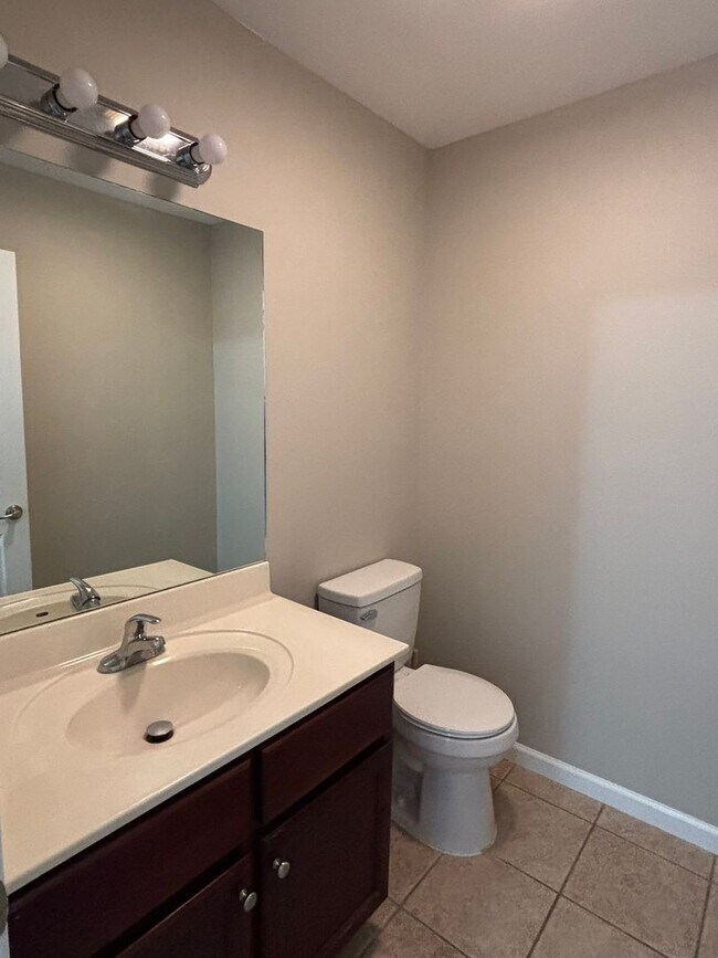 Building Photo - BEAUTIFUL 2 bed/2.5 bath condo in Jonesbor...
