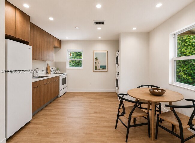 Building Photo - 238 NW 41st Ave