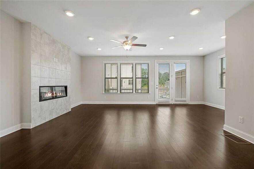 Building Photo - 4240 Hickory Pne Aly