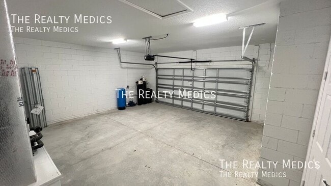 Building Photo - 1651 Welland St SE