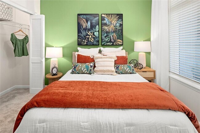 Building Photo - 5256 International Dr