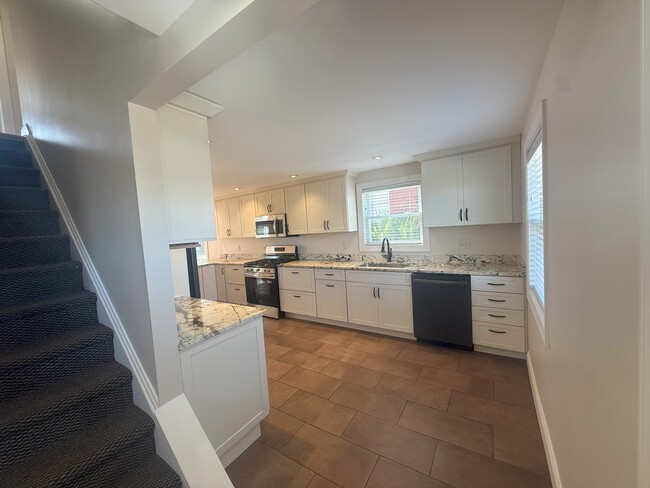 Building Photo - 1430 Simona Dr