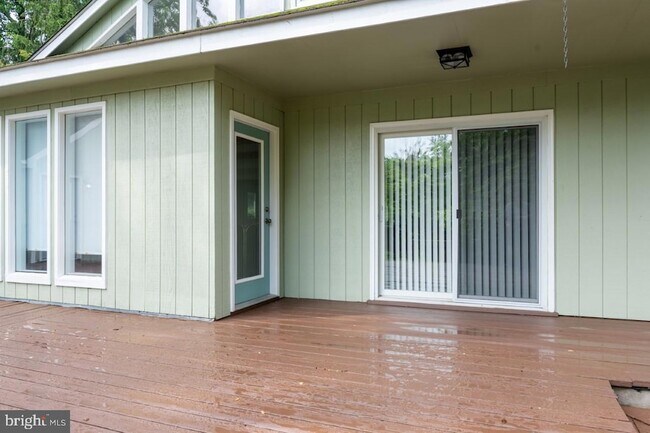 Building Photo - 2031 Hillside Dr