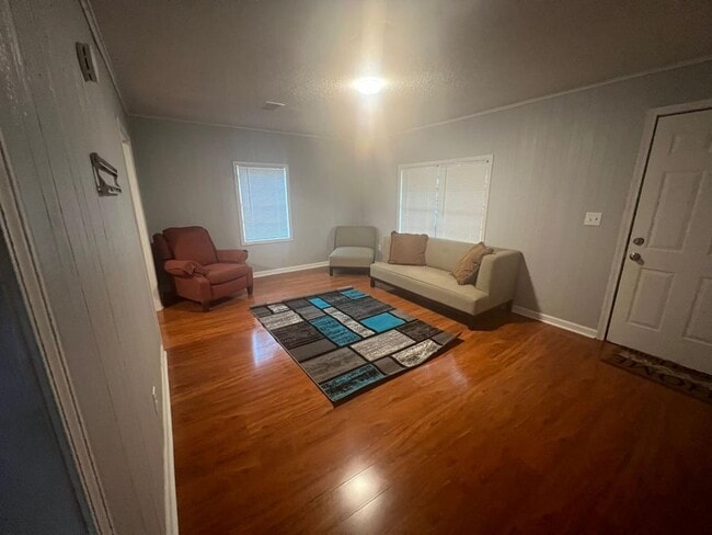 Building Photo - 2003 Burnell St