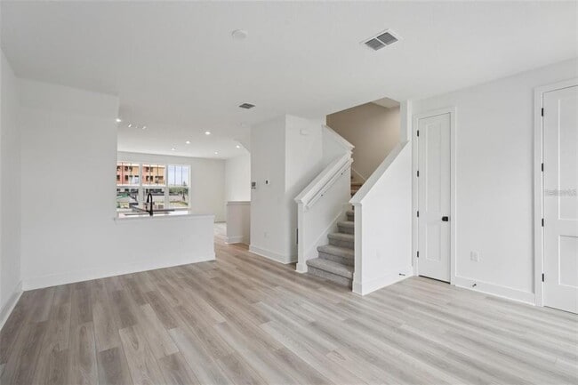 Building Photo - 15083 Grv Lk Dr